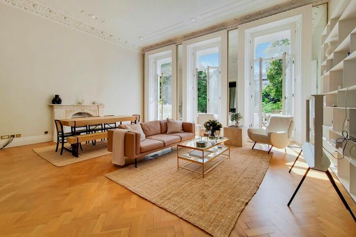 3 Bedroom Flat To Rent In Queens Gate Gardens, South Kensington, London, SW7