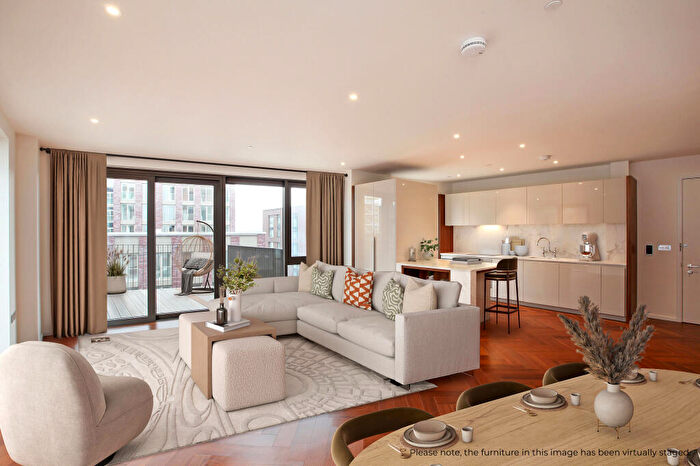 2 Bedroom Flat For Sale In New Union Square, London, SW11