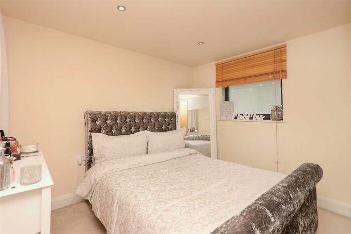 1 Bedroom Flat To Rent In Field View, Chatsworth Road, Chesterfield, S40