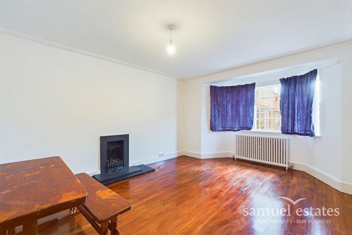 2 Bedroom Flat To Rent In Streatham Court, Streatham, SW16