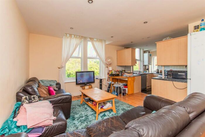 5 Bedroom Maisonette To Rent In Brentwood Avenue, West Jesmond, Newcastle Upon Tyne, NE2