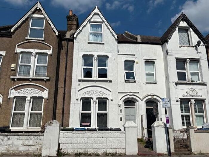 1 Bedroom Flat To Rent In Stanger Road, South Norwood, London, SE25