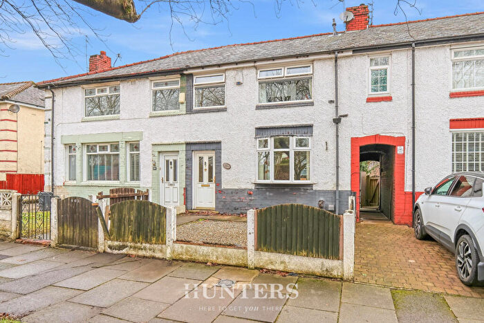 3 Bedroom Terraced House For Sale In Mainway East, Middleton, Manchester, M24