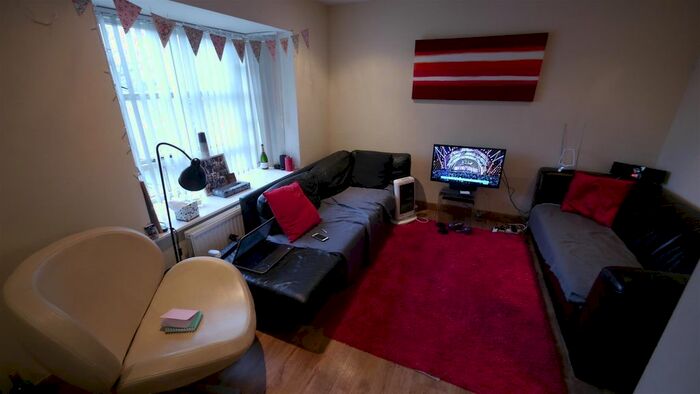 2 Bedroom Flat To Rent In Kelso Street, Leeds, LS2