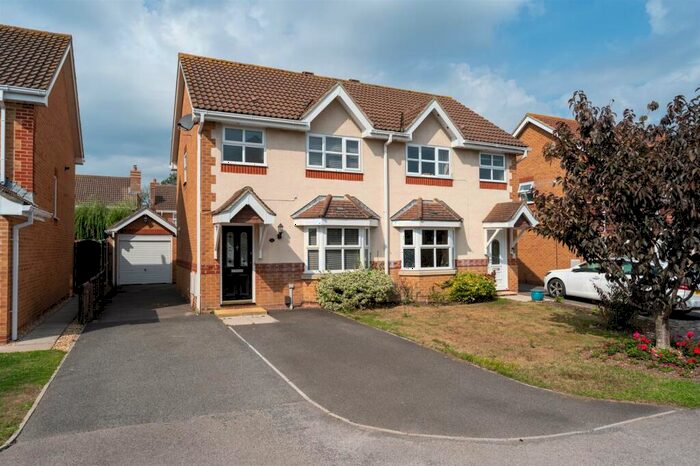 3 Bedroom Semi-Detached House To Rent In Aubrey Close, Hayling Island, PO11