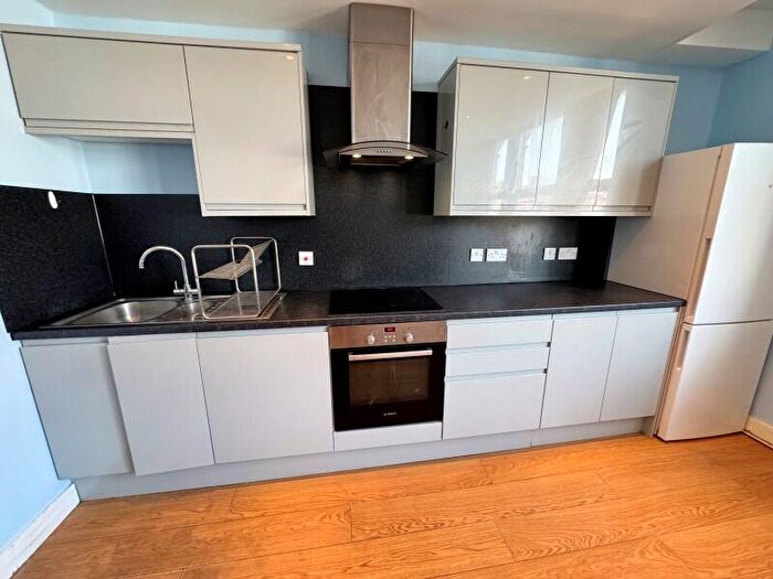 2 Bedroom Flat To Rent In Ballards Lane, Finchley, N3