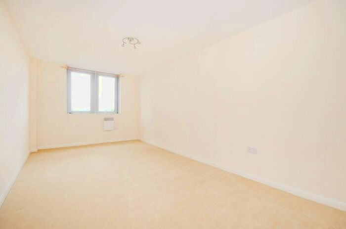 2 Bedroom Flat To Rent In Anderson Heights, Norbury, London, SW16
