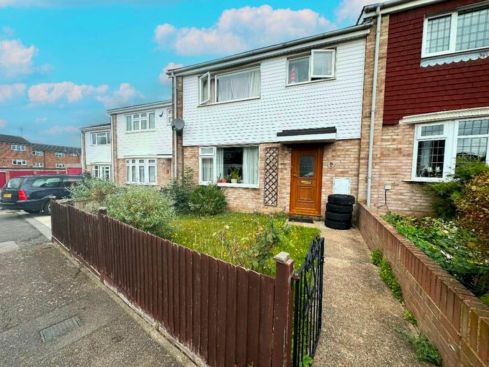 3 Bedroom Terraced House To Rent In Owlets Hall Close, Romford, RM11