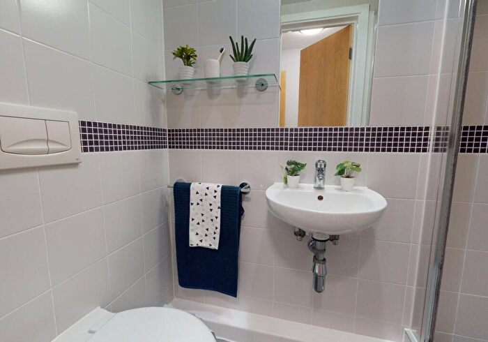 1 Bedroom Flat To Rent In Iq Magenta House, E1