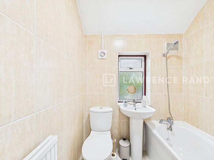 4 Bedroom Terraced House To Rent In Stuart Avenue, Harrow, HA2