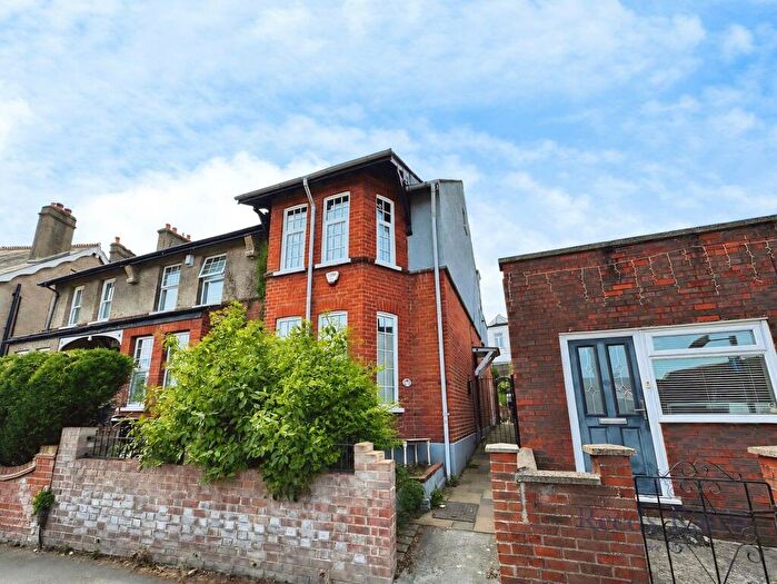 3 Bedroom End Of Terrace House To Rent In Moorfield Road, Orpington, BR6