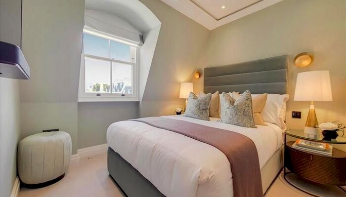 3 Bedroom Flat To Rent In Prince Of Wales Terrace, Kensington, London, W8
