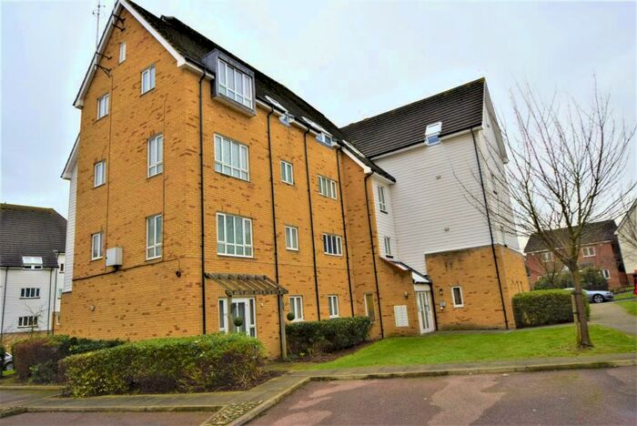 2 Bedroom Flat To Rent In Ensign Court, Waterside, DA11