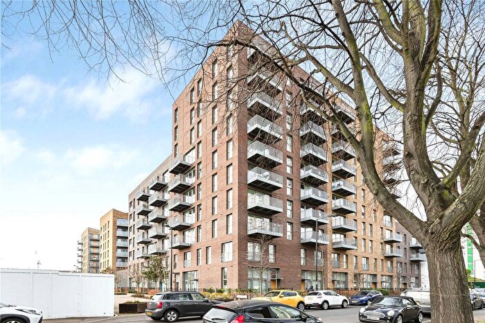 2 Bedroom Flat To Rent In Lacewood Apartments, Timberyard Street, London, SE8