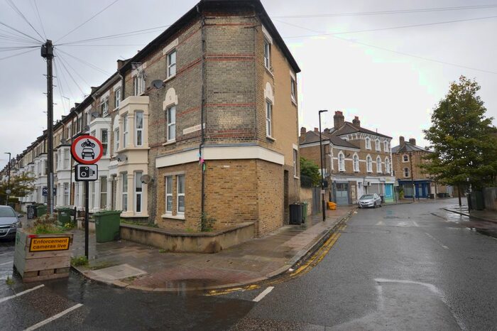 1 Bedroom Flat To Rent In Sandmere Road, London, SW4