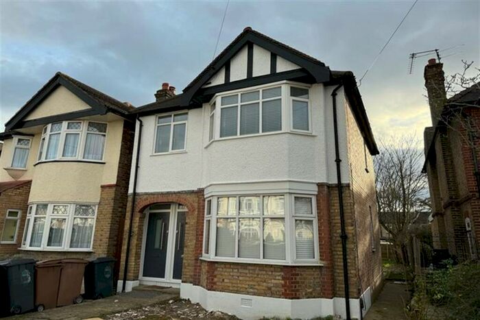 2 Bedroom Apartment To Rent In Marlborough Road, Chingford, E4