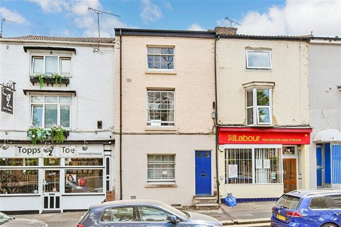 2 Bedroom Maisonette For Sale In Maidstone Road, Rochester, Kent, ME1