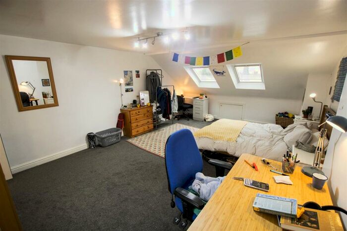 6 Bedroom House To Rent In Warwards Lane, Birmingham, B29