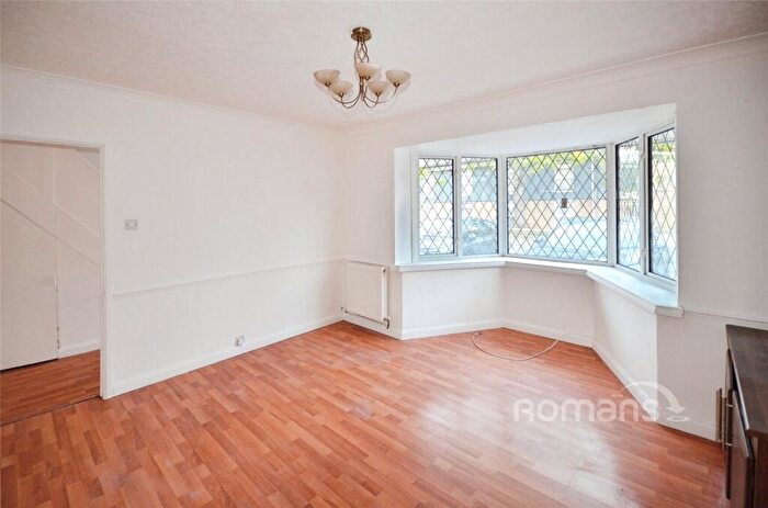 3 Bedroom Semi-Detached House To Rent In The Greenway, Slough, SL1