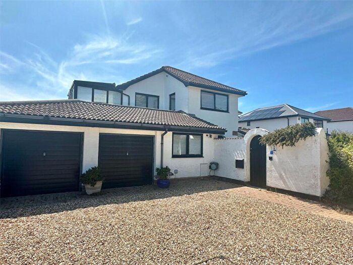 4 Bedroom Detached House For Sale In North Head, Milford On Sea, Lymington, Hampshire, SO41
