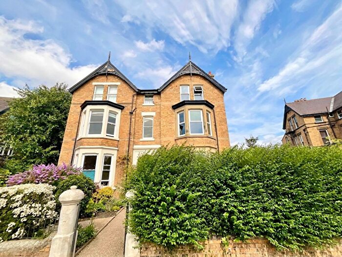 2 Bedroom Flat For Sale In Oriel Crescent, Scarborough, YO11