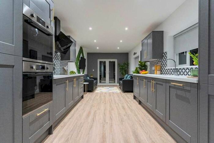 1 Bedroom Leisure Facility Commercial To Rent In Fawcett Road, Southsea, Hampshire, PO4