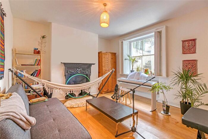 1 Bedroom Flat To Rent In Mornington Terrace, Camden, NW1