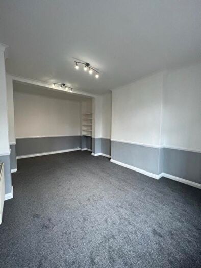2 Bedroom Detached House To Rent In Large Two Bedroom Apartment - Town Centre £., BH1