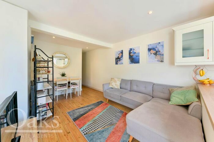 2 Bedroom Flat To Rent In Wellfield Road, London, SW16