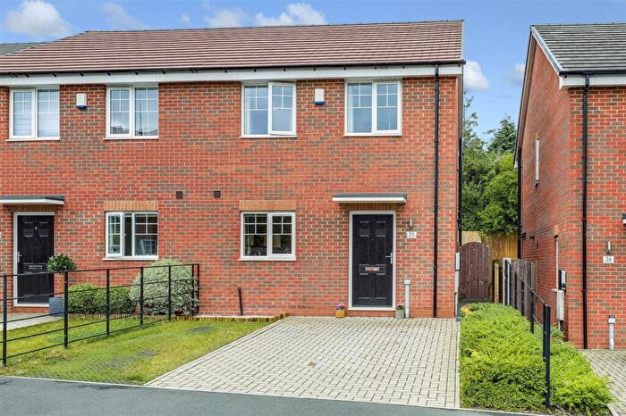 3 Bedroom Semi-Detached House For Sale In Hall Close, Nottingham, NG5