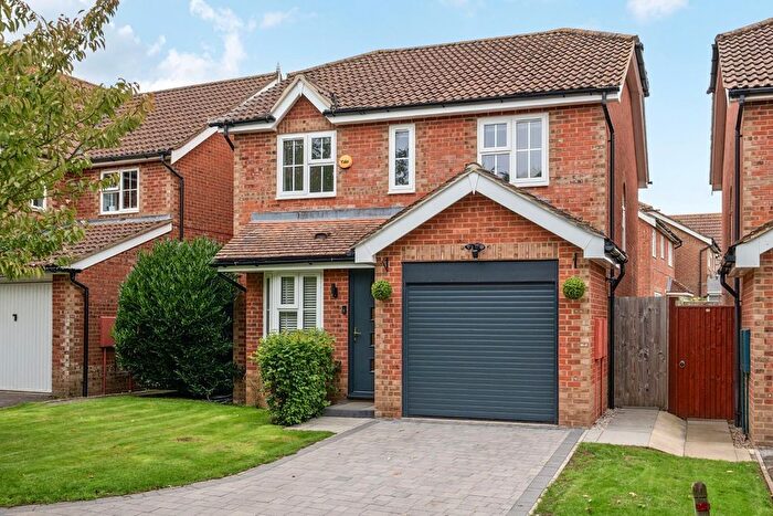 3 Bedroom Detached House For Sale In Clarke Crescent, Kennington, Ashford, TN24