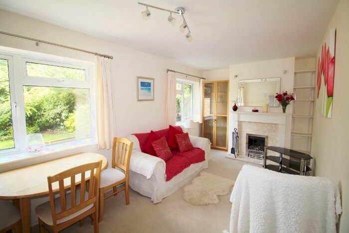 2 Bedroom Flat To Rent In Bullfinch Dene, Sevenoaks, TN13