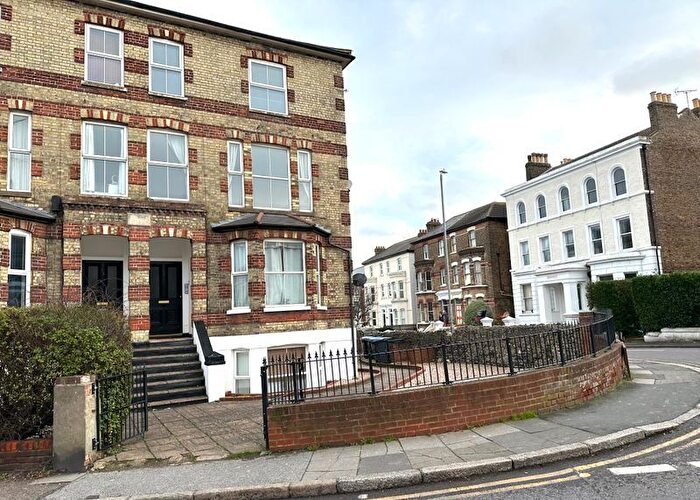 1 Bedroom Flat To Rent In Ramsgate Road, Broadstairs, Kent, CT10