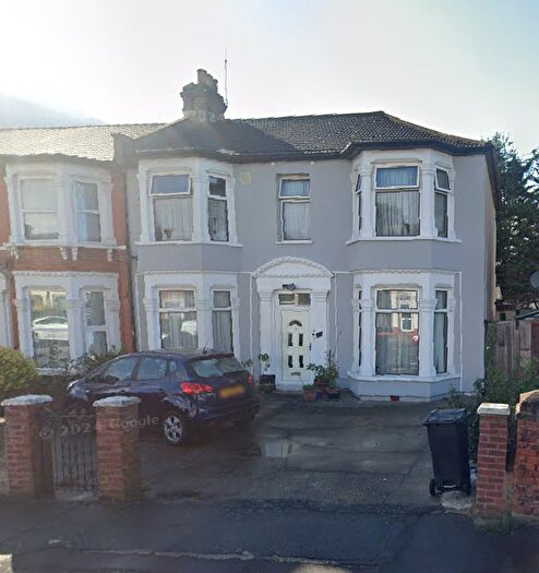 2 Bedroom Flat To Rent In Norfolk Road, Seven Kings, IG3