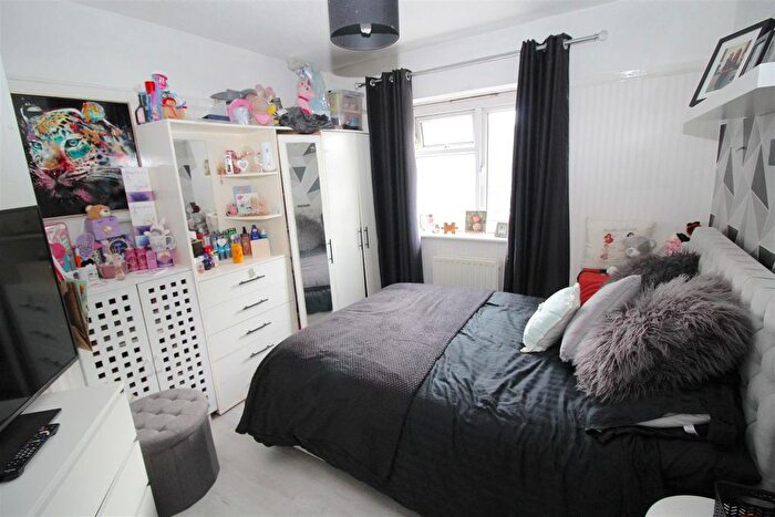 3 Bedroom Terraced House For Sale In Wyndhurst Road, Stechford, Birmingham, B33