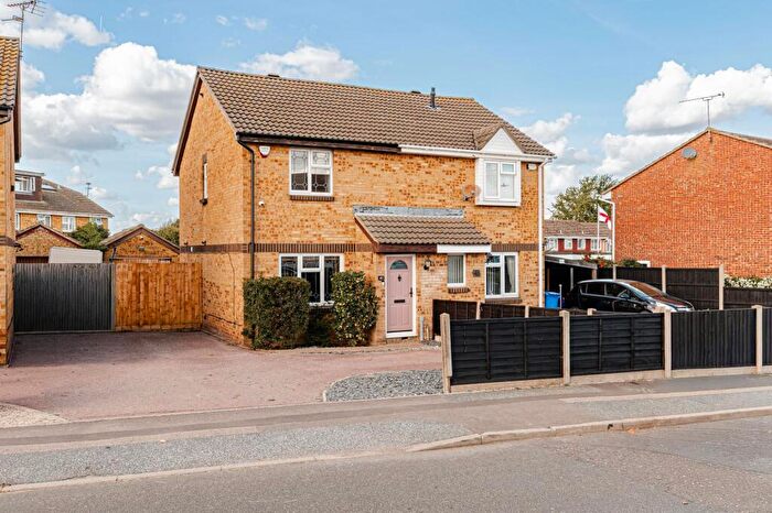 3 Bedroom Semi Detached House For Sale In Station Road, Teynham, ME9