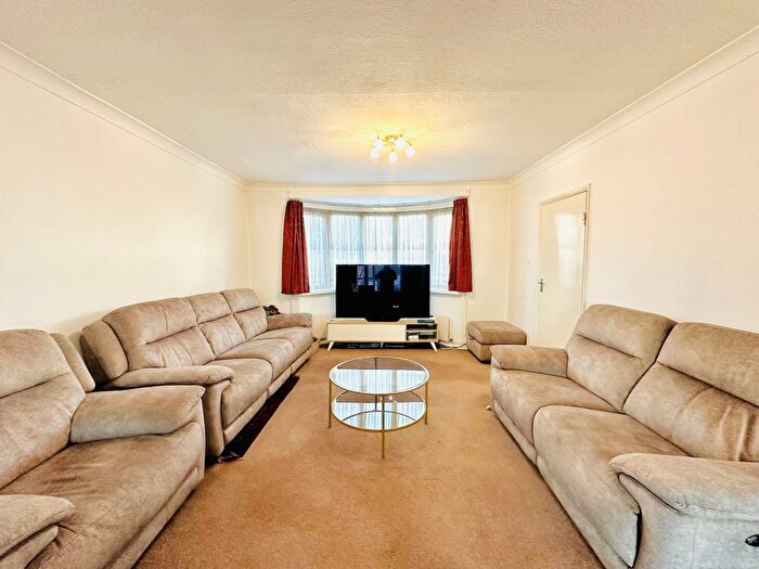 3 Bedroom End Of Terrace House For Sale In Pegg Road, Hounslow, TW5