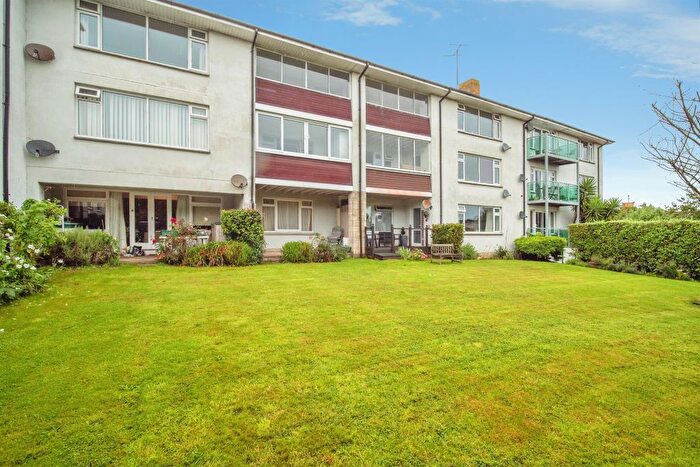 2 Bedroom Flat For Sale In Rodwell Road, Weymouth, DT4