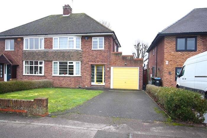 3 Bedroom Semi Detached House For Sale In Shenley Road, Bletchley, Milton Keynes, MK3