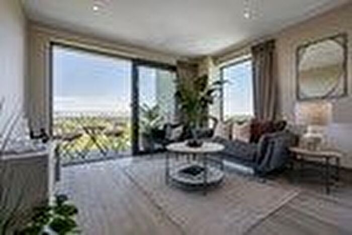 2 Bedroom Flat To Rent In Ascot Road, Watford, WD18