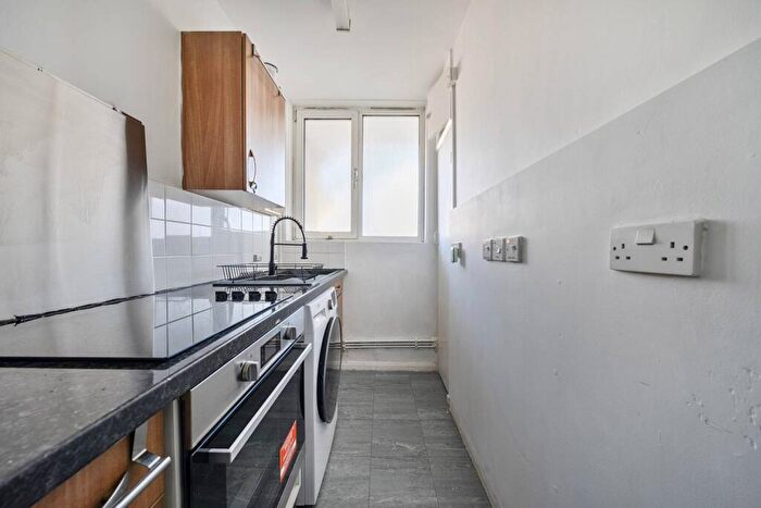 Studio To Rent In Stepney Way, Stepney, London, E1