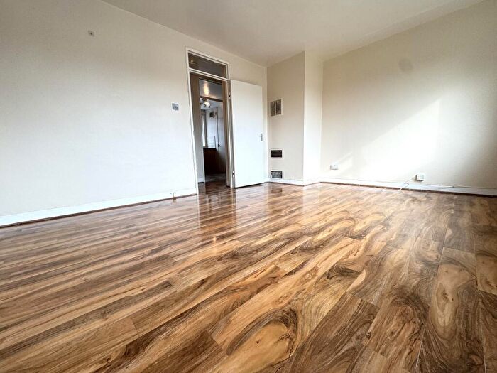 2 Bedroom Flat To Rent In Plumstead, SE18