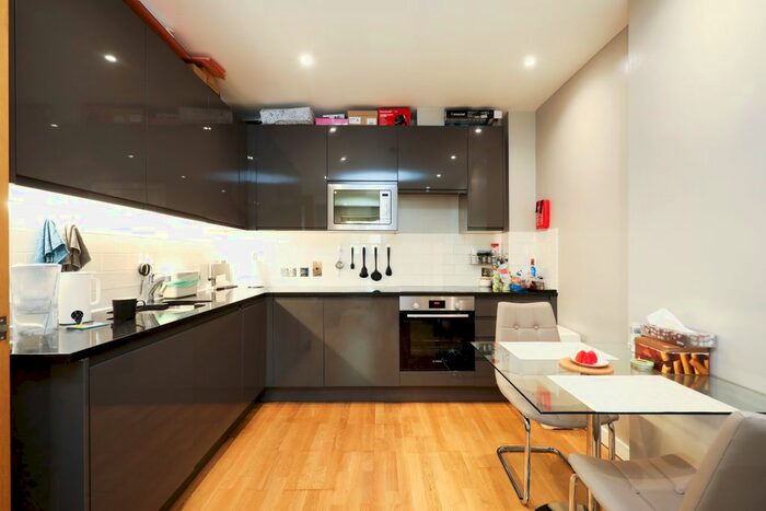 1 Bedroom Flat To Rent In Earls Court Road, London, SW5