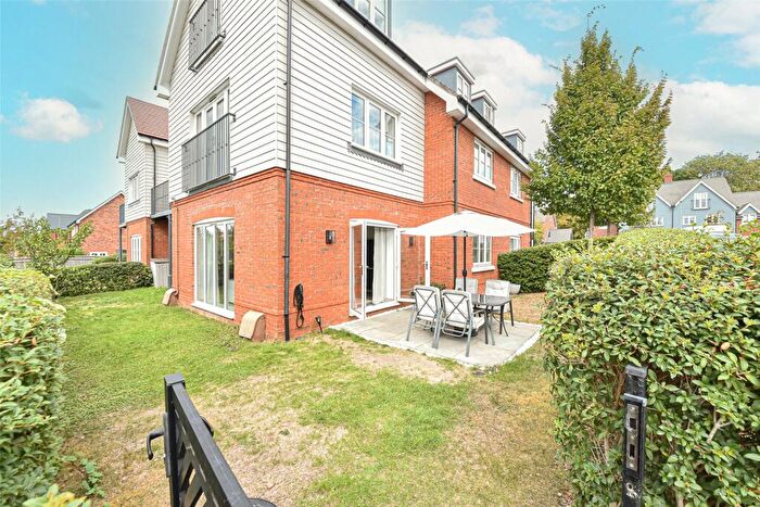 2 Bedroom Apartment For Sale In Crayford Mead, Warfield, Bracknell, RG42