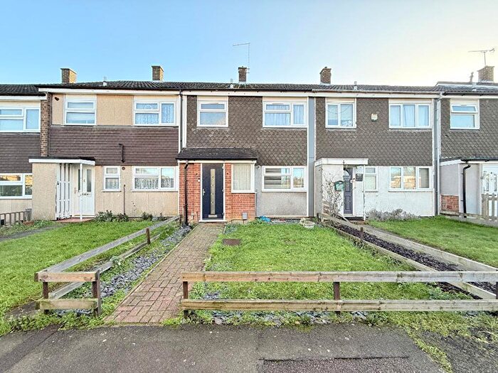 3 Bedroom Terraced House For Sale In Axe Close, Luton, LU3
