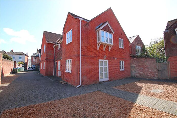 2 Bedroom Flat For Sale In Consort Court, High Street, Fareham, Hampshire, PO16