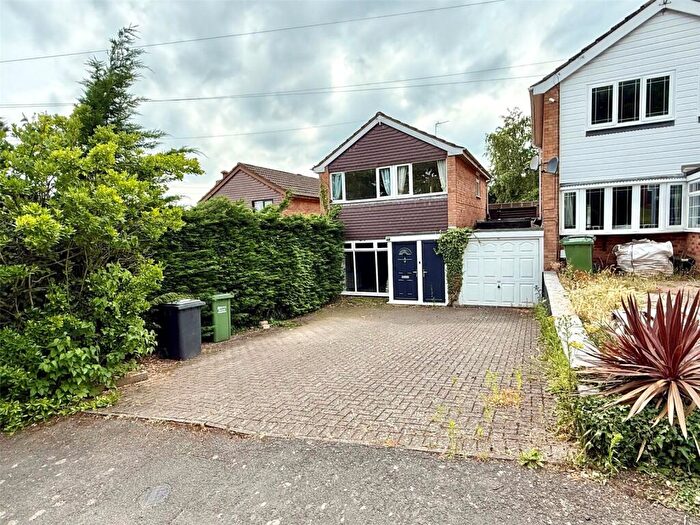 3 Bedroom Link Detached House For Sale In Abberley Avenue, Stourport-on-Severn, Worcestershire, DY13