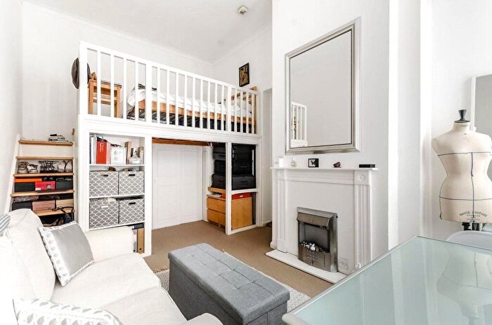 Studio To Rent In Collingham Gardens, London, SW5