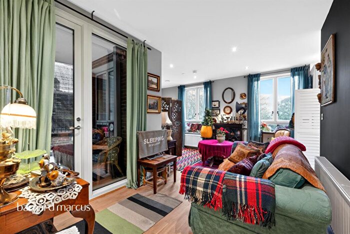 2 Bedroom Flat For Sale In Peckham High Street, London, SE15