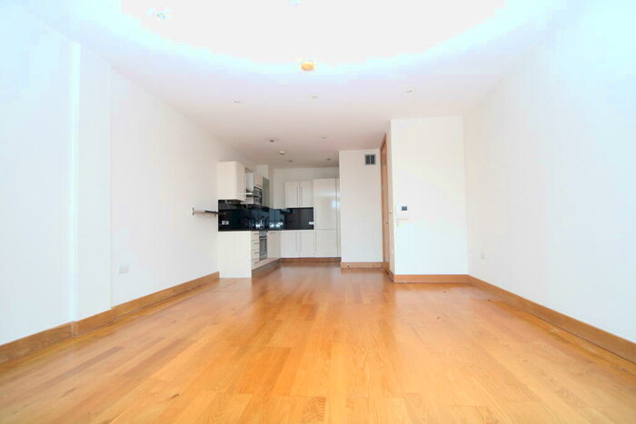 2 Bedroom Apartment To Rent In The Exchange, CR0